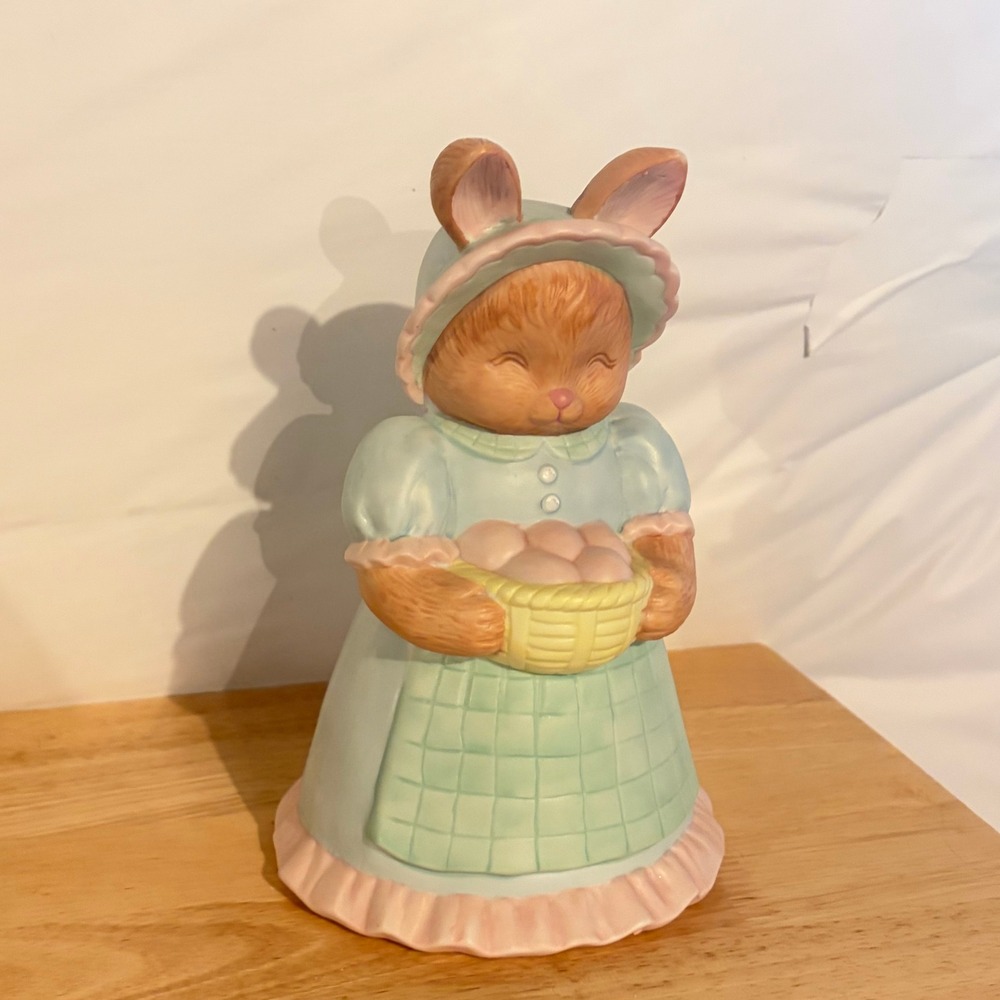 Vintage 1989 L&L Trading Ceramic Bunny Figurine Easter Basket Eggs Pastel 7.5"